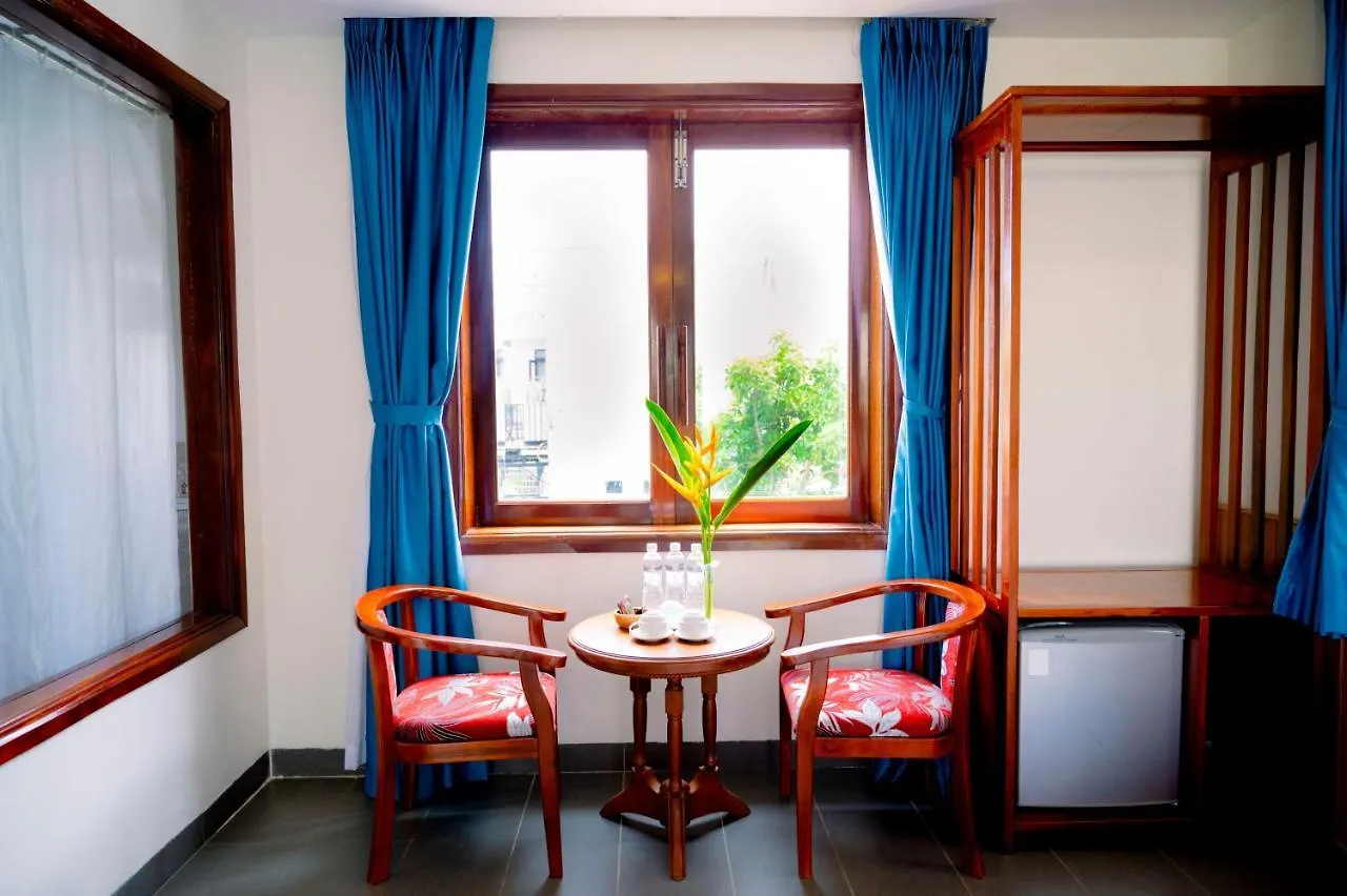 Villa Loan A Hoi An 3*,